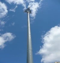 Quais são as opções para alimentar torres monopolo com energia renovável?