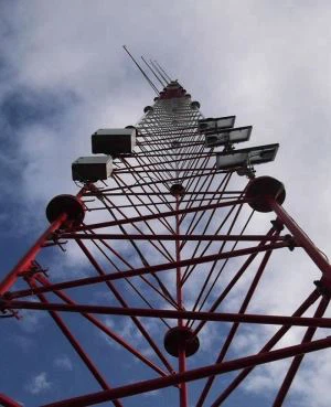 Torre de linha de transmissão de aço galvanizada de alta tensão