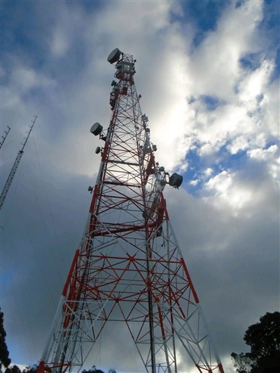 Torre das telecomunicações do tubo do auto-suporte único
